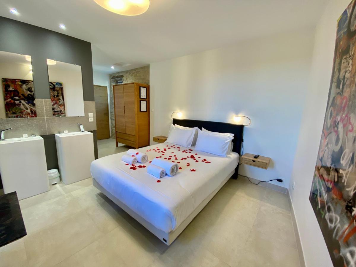 La Maison Des Vendangeurs - Table D'Hotes Le Soir Du Jeudi Au Dimanche- Jacuzzi - Balneo Spa - Acces Piscine Pour Toutes Les Chambres Sauf Studio Coquet- Piscine De Mai A Mi-Octobre Martignargues Zewnętrze zdjęcie