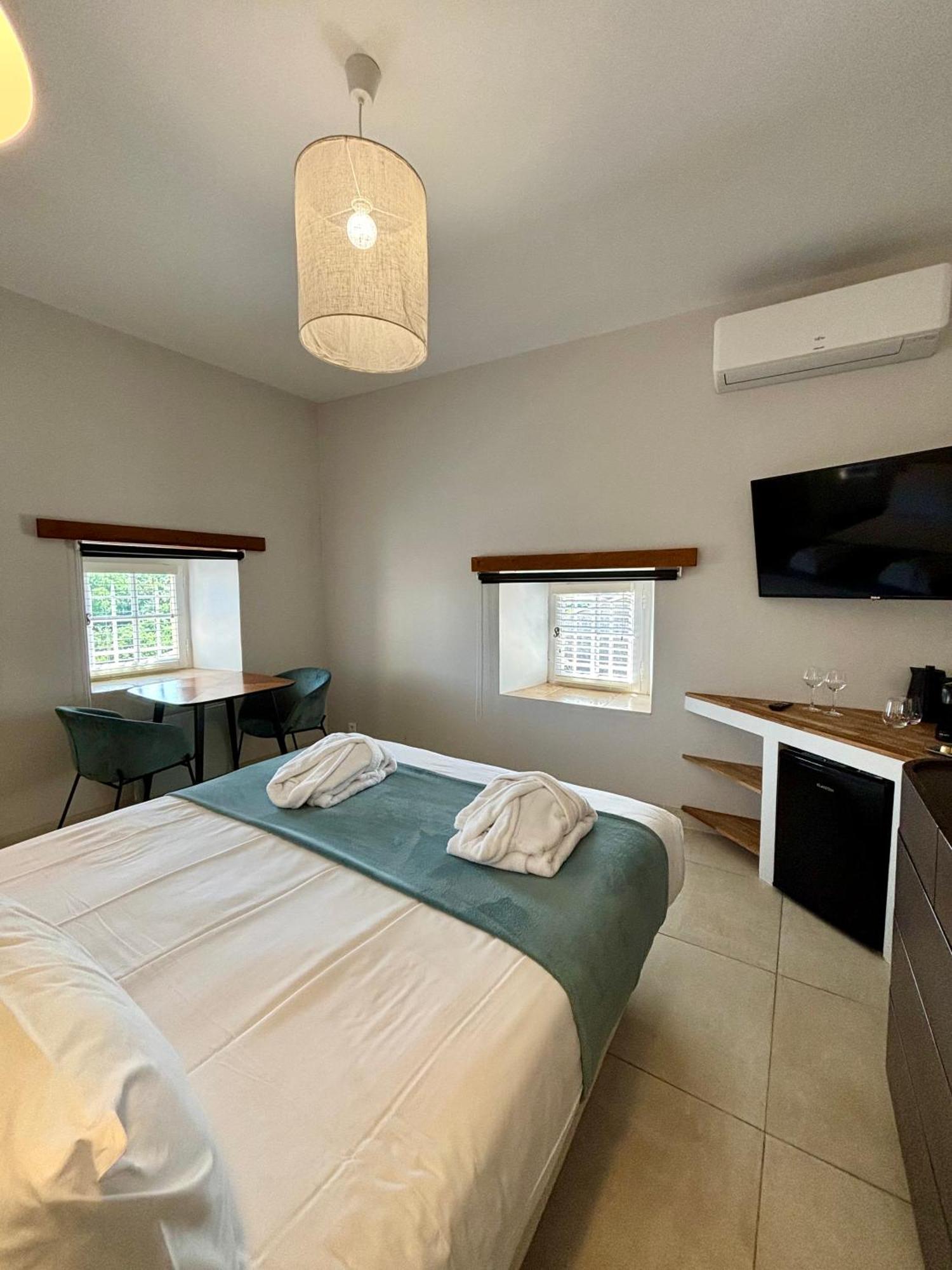 La Maison Des Vendangeurs - Table D'Hotes Le Soir Du Jeudi Au Dimanche- Jacuzzi - Balneo Spa - Acces Piscine Pour Toutes Les Chambres Sauf Studio Coquet- Piscine De Mai A Mi-Octobre Martignargues Zewnętrze zdjęcie