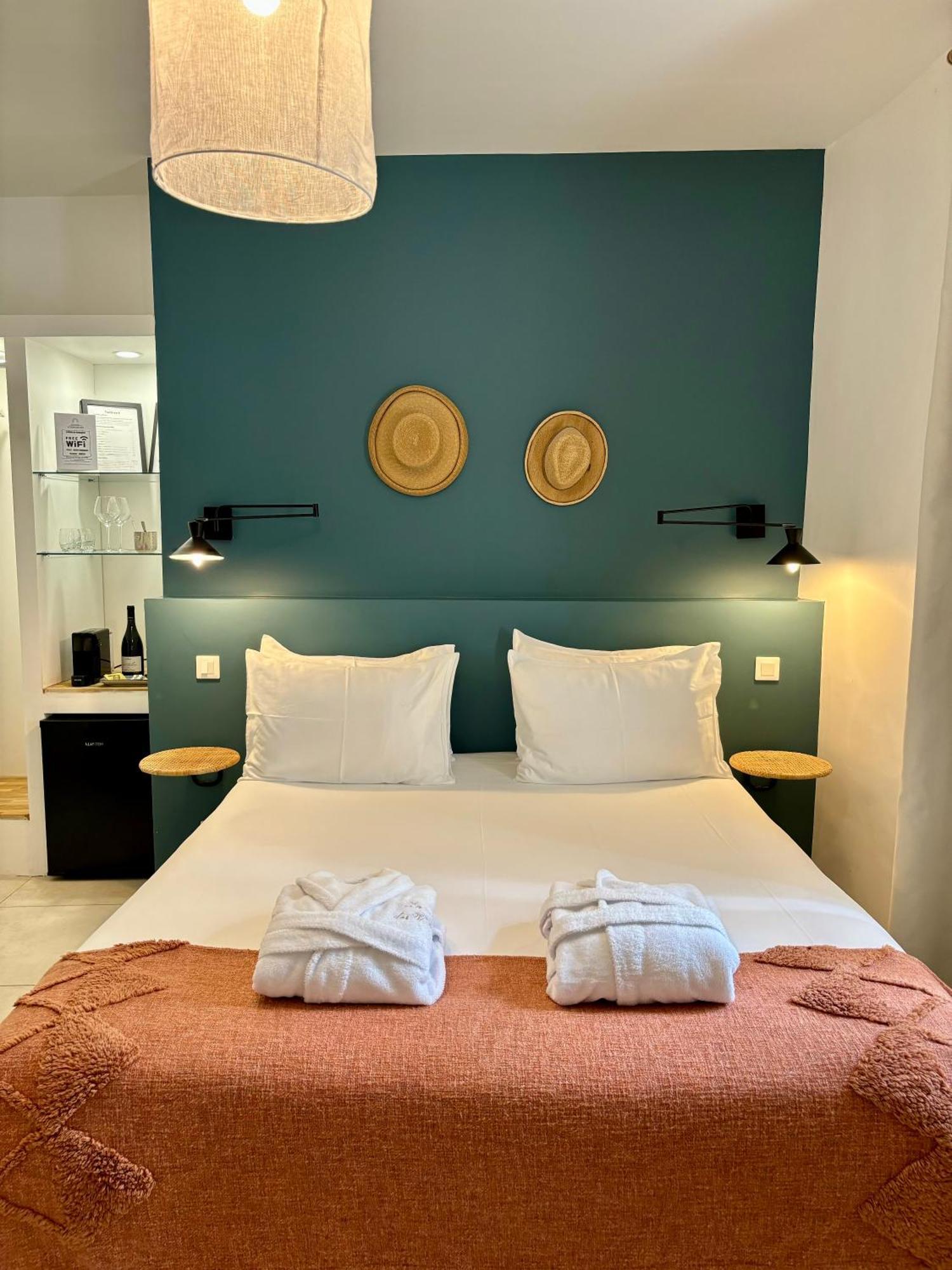 La Maison Des Vendangeurs - Table D'Hotes Le Soir Du Jeudi Au Dimanche- Jacuzzi - Balneo Spa - Acces Piscine Pour Toutes Les Chambres Sauf Studio Coquet- Piscine De Mai A Mi-Octobre Martignargues Zewnętrze zdjęcie