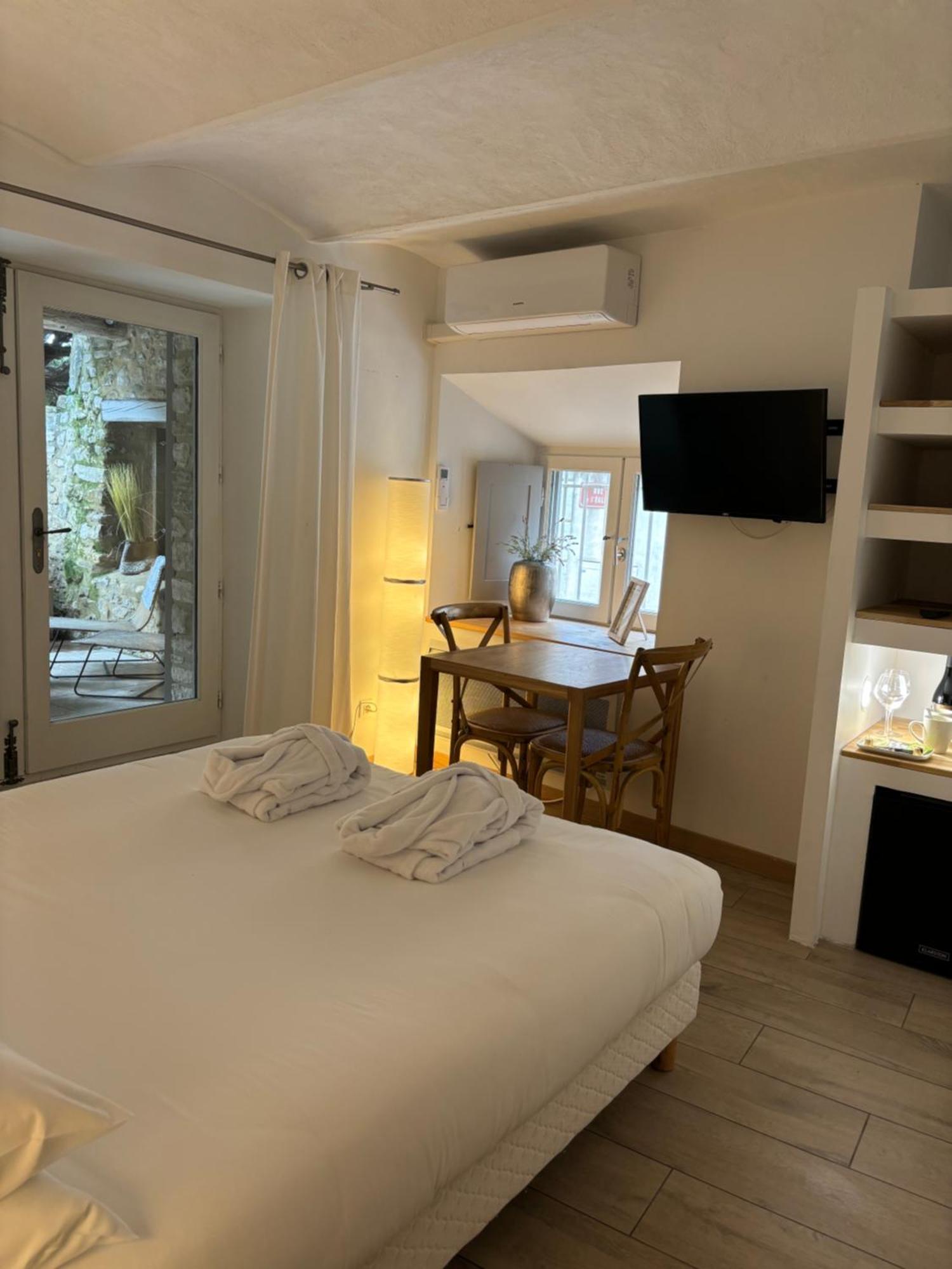 La Maison Des Vendangeurs - Table D'Hotes Le Soir Du Jeudi Au Dimanche- Jacuzzi - Balneo Spa - Acces Piscine Pour Toutes Les Chambres Sauf Studio Coquet- Piscine De Mai A Mi-Octobre Martignargues Zewnętrze zdjęcie