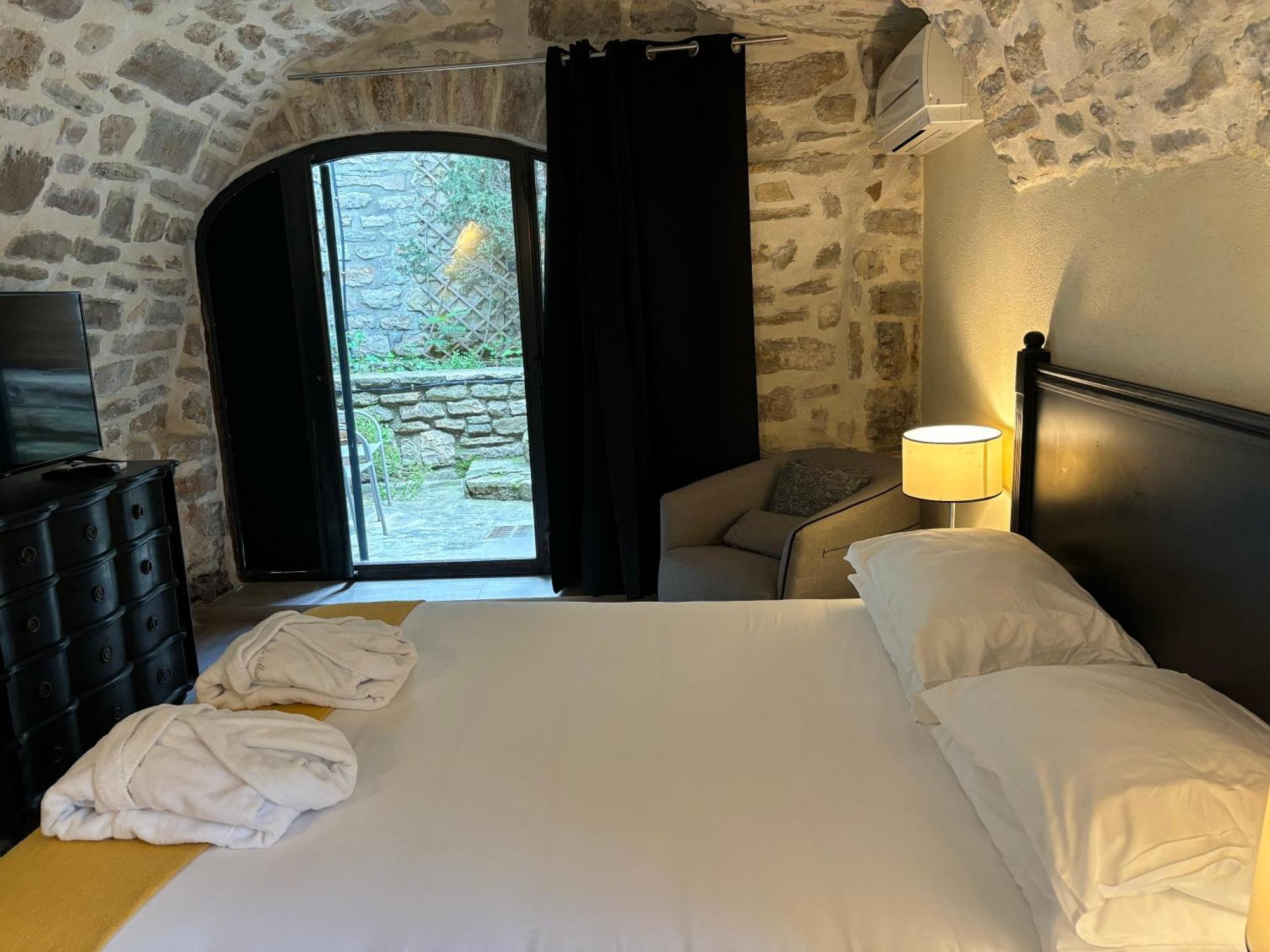 La Maison Des Vendangeurs - Table D'Hotes Le Soir Du Jeudi Au Dimanche- Jacuzzi - Balneo Spa - Acces Piscine Pour Toutes Les Chambres Sauf Studio Coquet- Piscine De Mai A Mi-Octobre Martignargues Zewnętrze zdjęcie