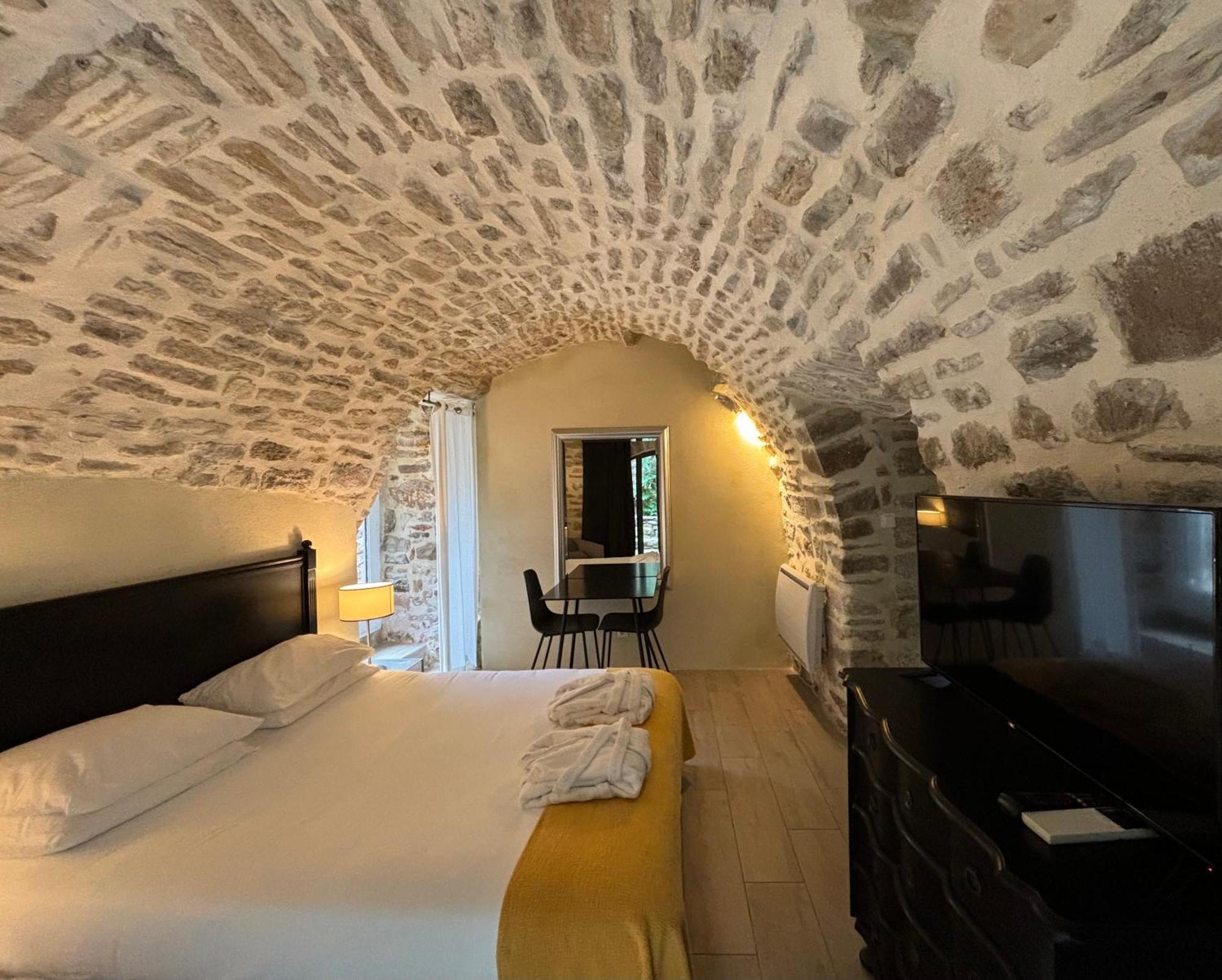 La Maison Des Vendangeurs - Table D'Hotes Le Soir Du Jeudi Au Dimanche- Jacuzzi - Balneo Spa - Acces Piscine Pour Toutes Les Chambres Sauf Studio Coquet- Piscine De Mai A Mi-Octobre Martignargues Zewnętrze zdjęcie