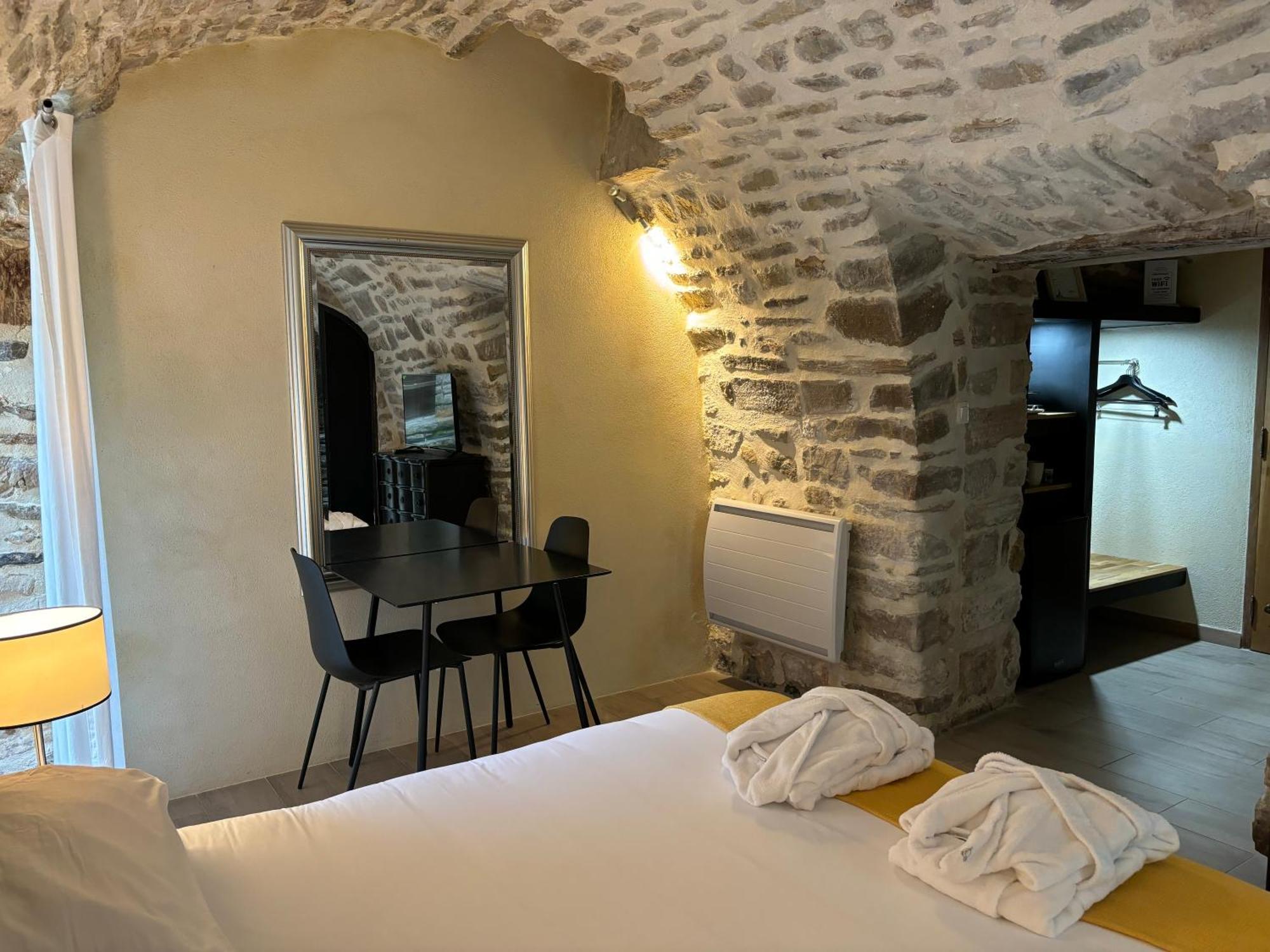La Maison Des Vendangeurs - Table D'Hotes Le Soir Du Jeudi Au Dimanche- Jacuzzi - Balneo Spa - Acces Piscine Pour Toutes Les Chambres Sauf Studio Coquet- Piscine De Mai A Mi-Octobre Martignargues Zewnętrze zdjęcie