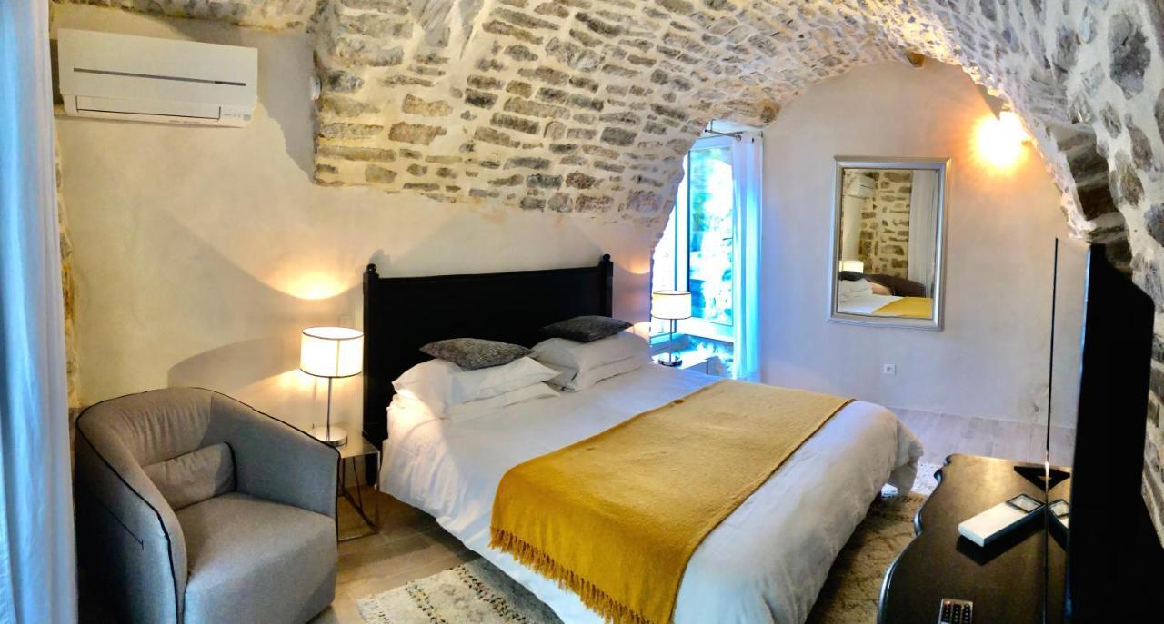 La Maison Des Vendangeurs - Table D'Hotes Le Soir Du Jeudi Au Dimanche- Jacuzzi - Balneo Spa - Acces Piscine Pour Toutes Les Chambres Sauf Studio Coquet- Piscine De Mai A Mi-Octobre Martignargues Zewnętrze zdjęcie