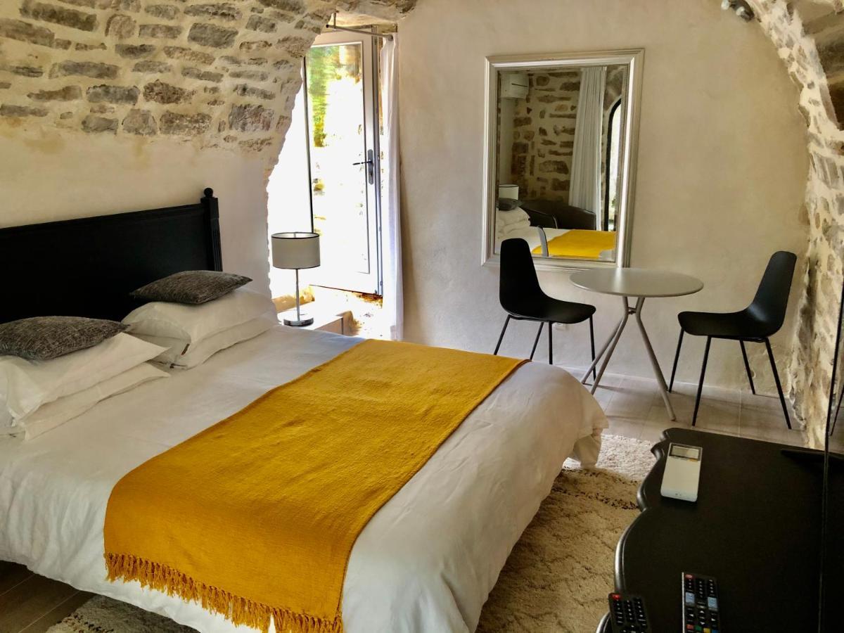 La Maison Des Vendangeurs - Table D'Hotes Le Soir Du Jeudi Au Dimanche- Jacuzzi - Balneo Spa - Acces Piscine Pour Toutes Les Chambres Sauf Studio Coquet- Piscine De Mai A Mi-Octobre Martignargues Zewnętrze zdjęcie
